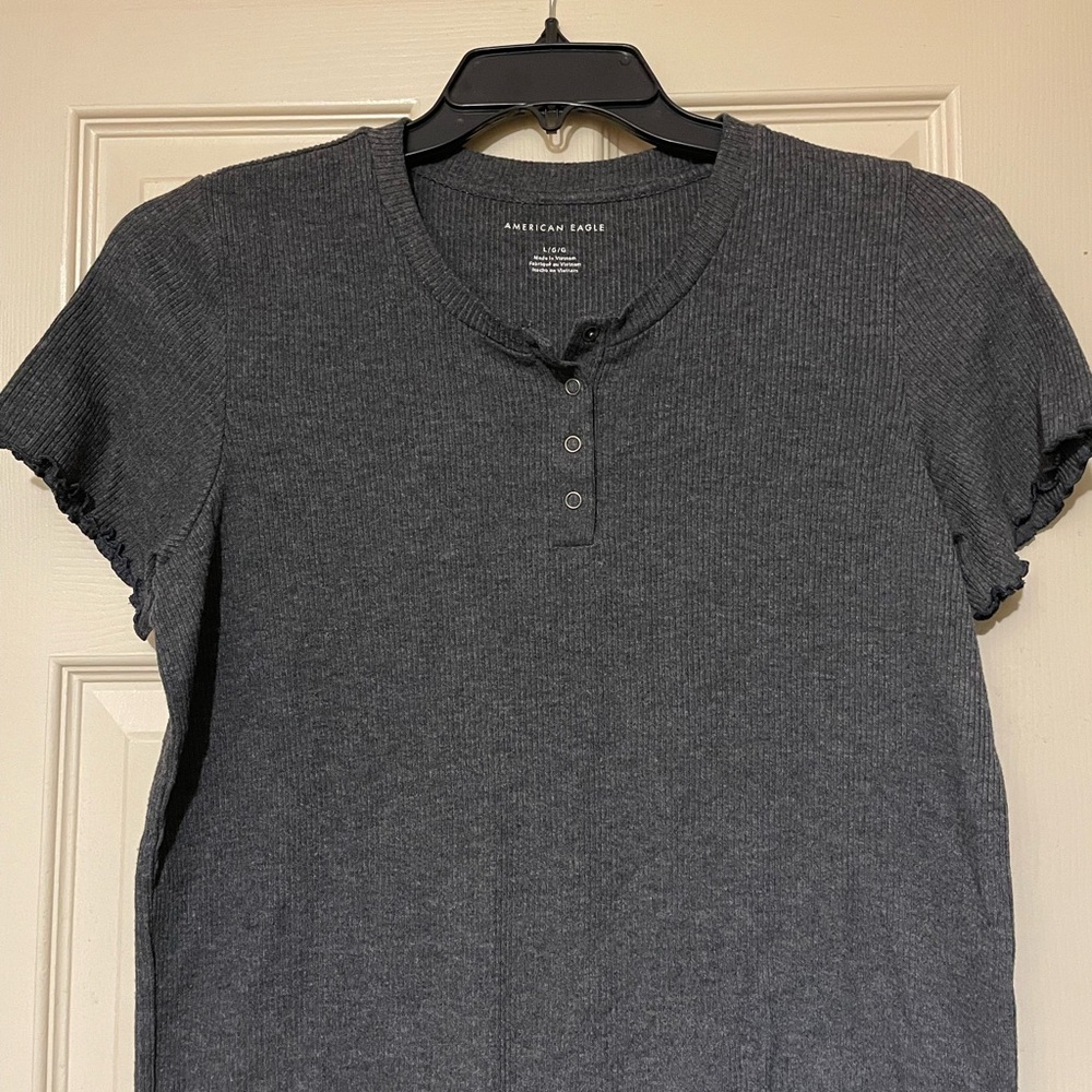 American Eagle short ruffle sleeve tee